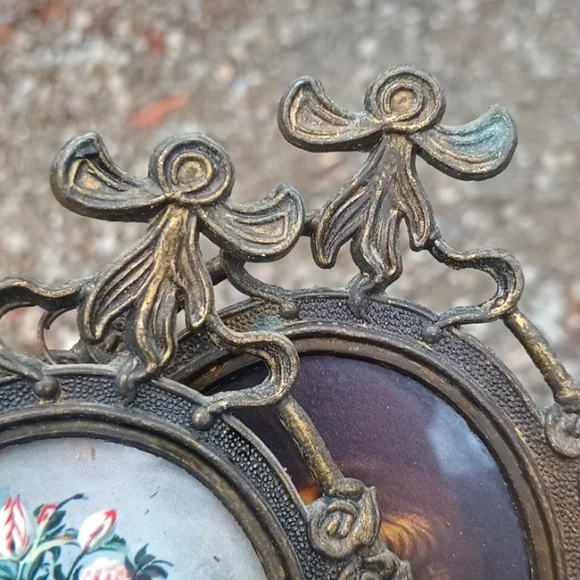 Vintage (2) Brass Oval Wall Decor - Picture 8 of 8